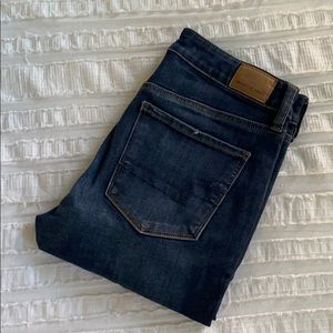 American Eagle Hi-Rise Skinny Jeans - Size 8